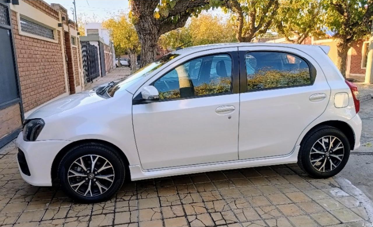Toyota Etios Platinum 2018 At Cuero Impecable