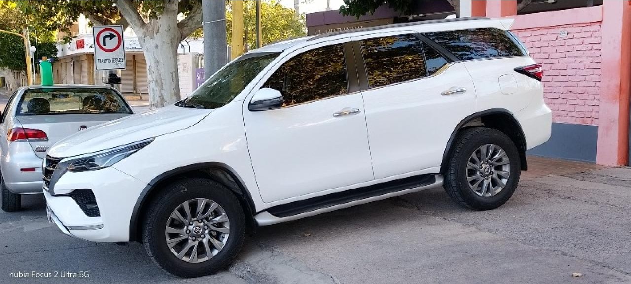 Toyota Hilux Sw4 Srx 2023 Automática 7 Asientos