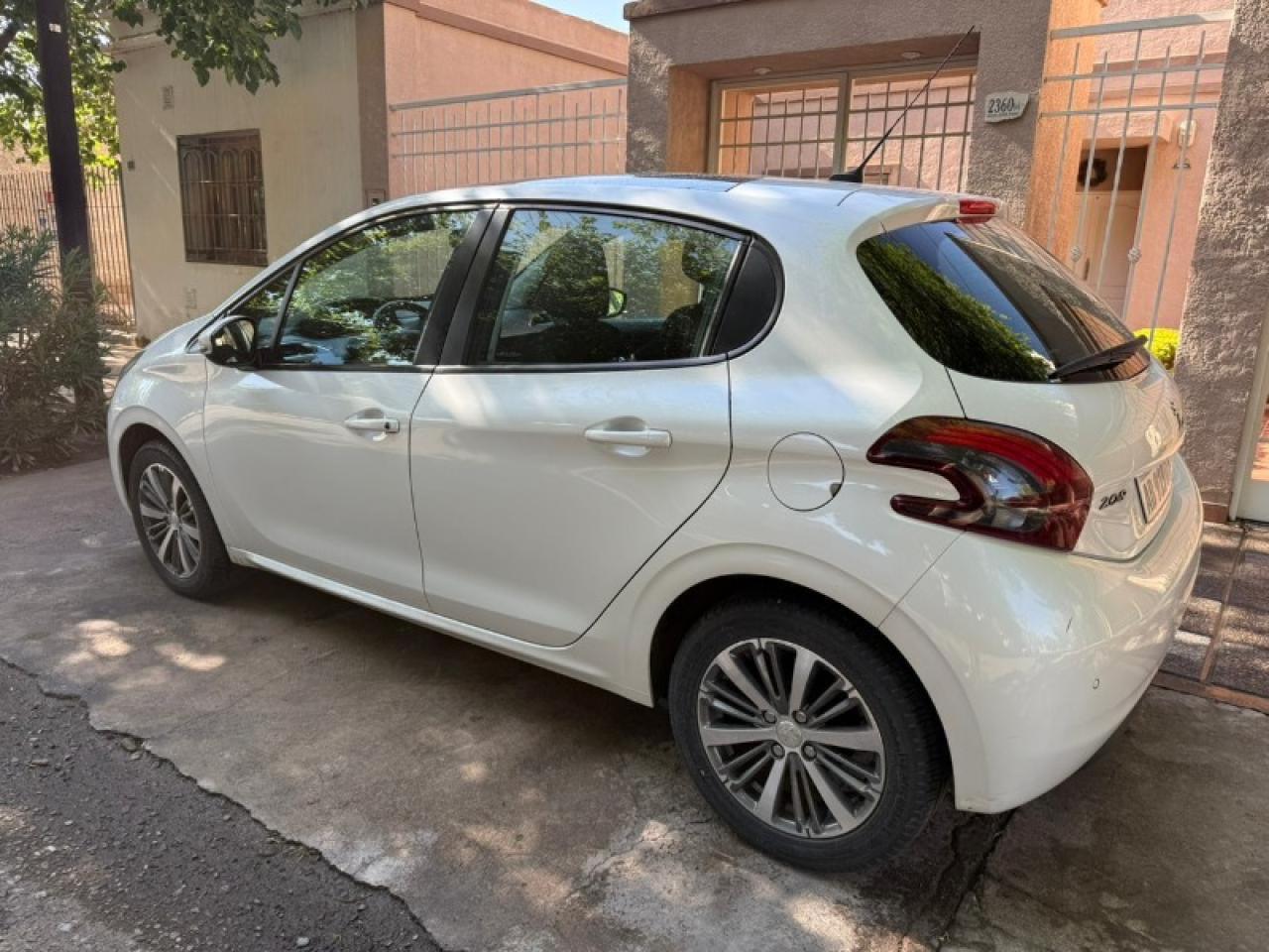 Peugeot 208. Año 2017. 42.000 Km