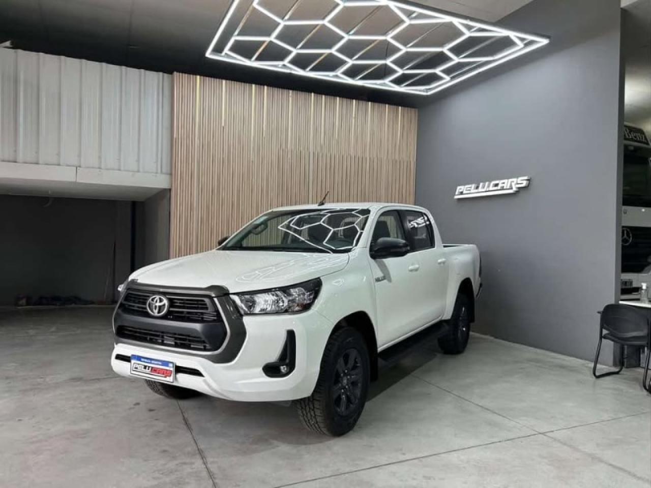 Toyota Hilux Sr 2.8 4x2 2024