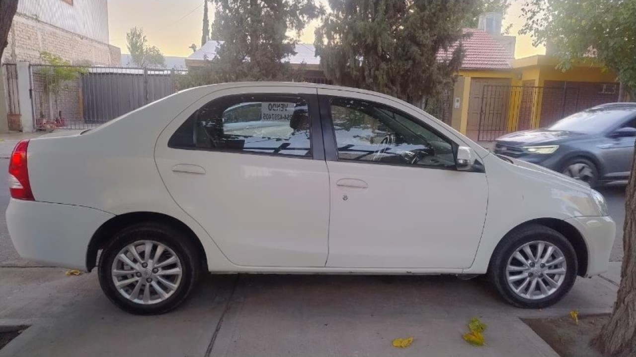 Urgente Vendo Toyota Elios