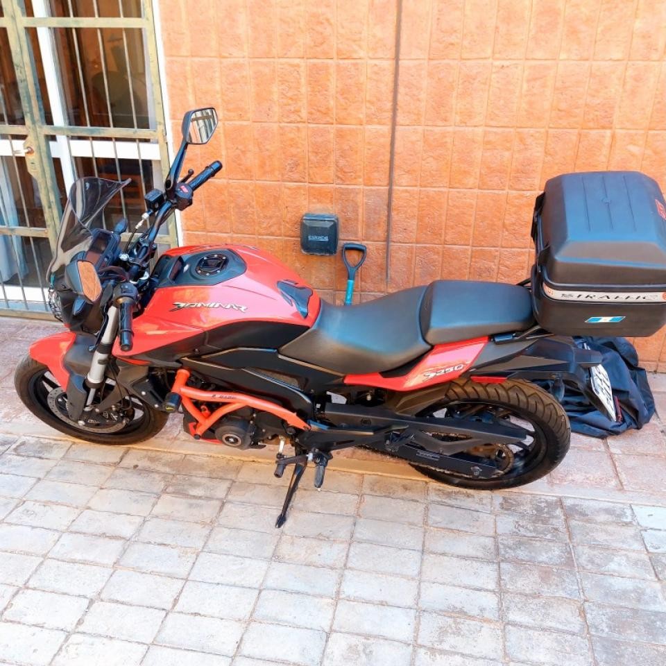 Moto Dominar 250