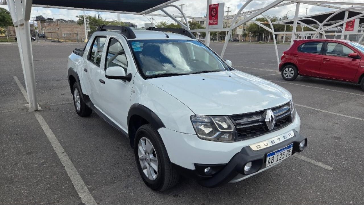 Renault Oroch 2017 Dynamic 1.6 Impecable Con Gnc 18 Mts.