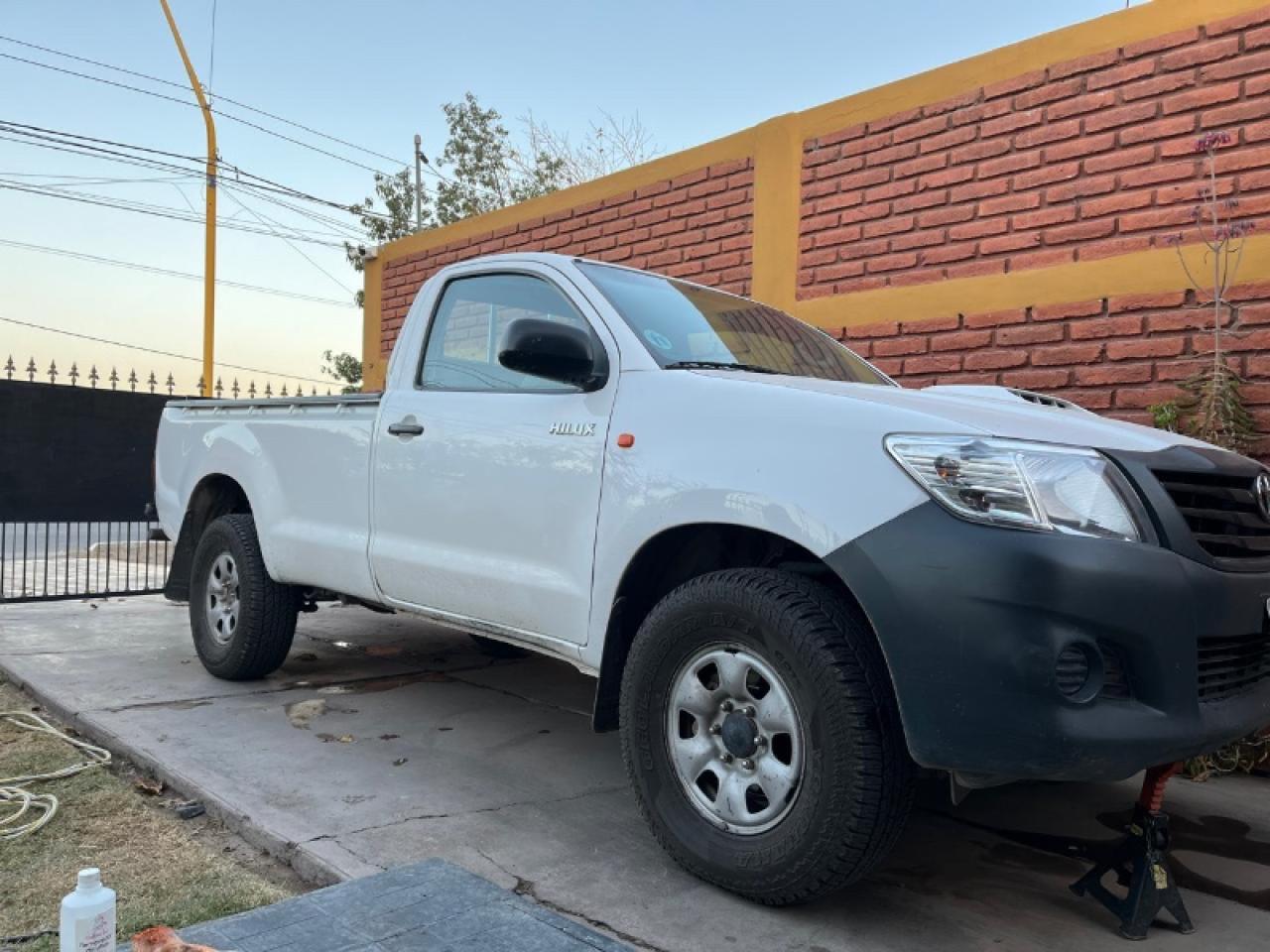 Toyota Hilux Cabina Simple 4x4
