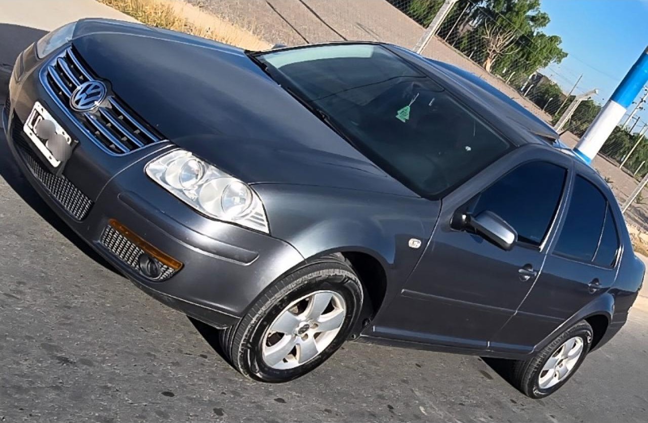 Vendo Permuto Bora 2.0 Nafta Trendline 2012 Impecable