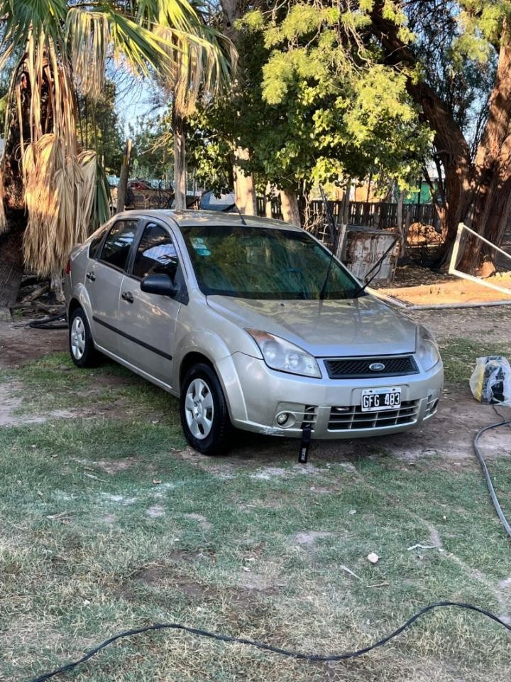 Ford Fiesta Max