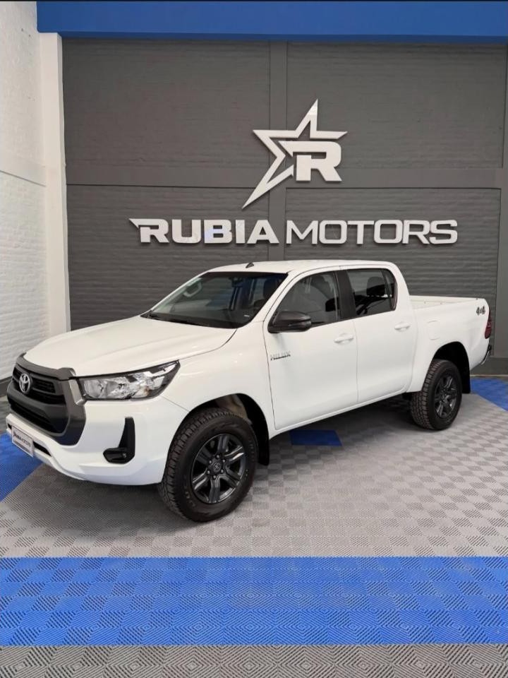 Toyota Hilux Sr 2.8 Tdi 4x4 Mt 2025 (0km)