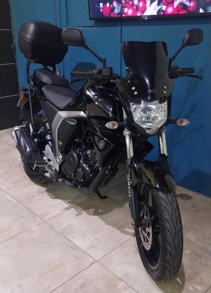 Yamaha Fz 150. Modelo 2022. 11.000 Km.. Patente Pagada Anual, Baulera, Parabrisas. Impecable💪🏻