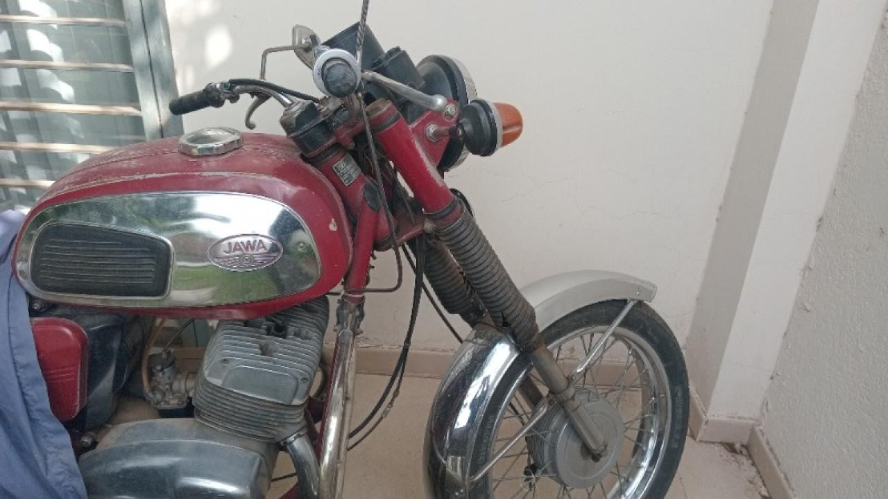 Jawa 350 Cc 2 Tiempos Modelo 1981 Impecable Pintura Original De Fabrica, Andando
