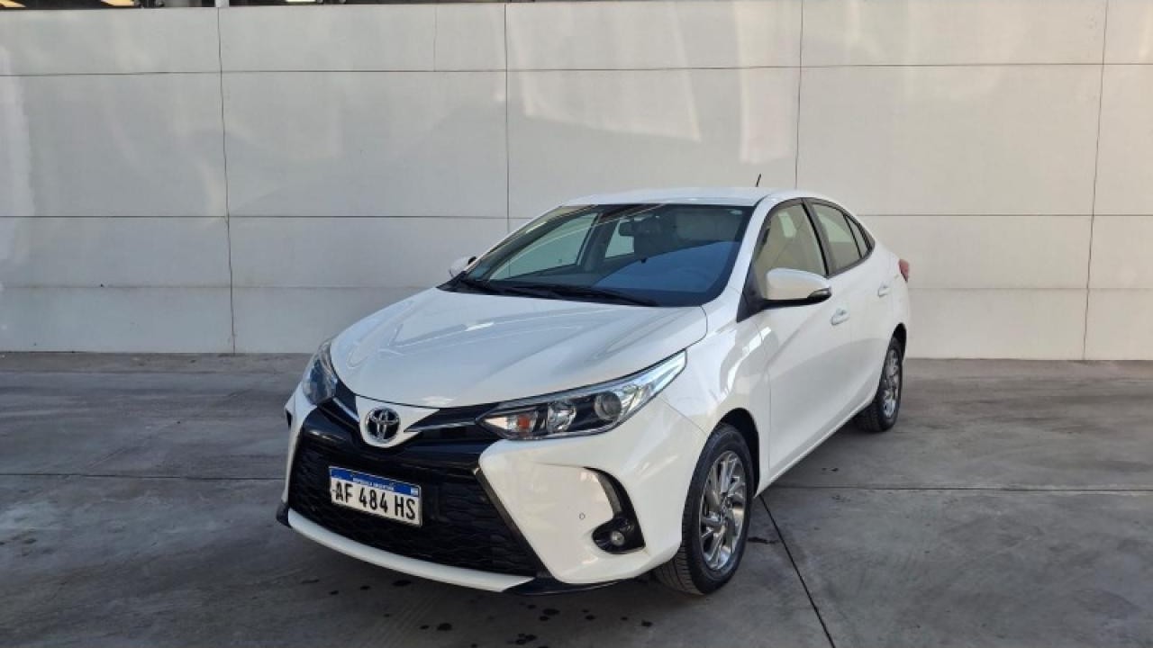 Toyota Yaris Xls 1.5 Cvt 4p 2019 $ 23.637.000 + Transferencia $ 2.500.000. Financiacion - Permuta