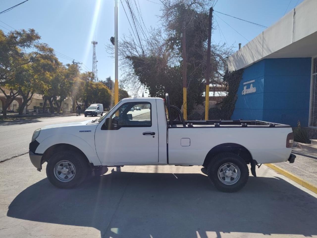 Ford Ranger Cabina Simple 2011. Titular