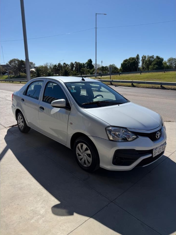 Toyota Etios X 2022