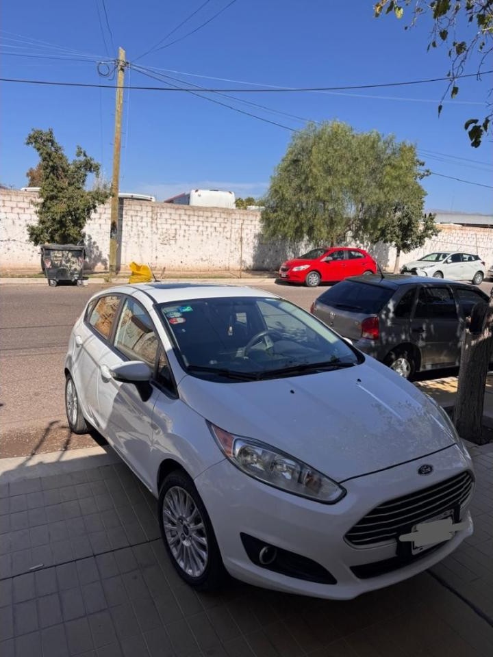 Ford Fiesta Kinetic Design 1.6 Se Plus 2014 Con Gnc