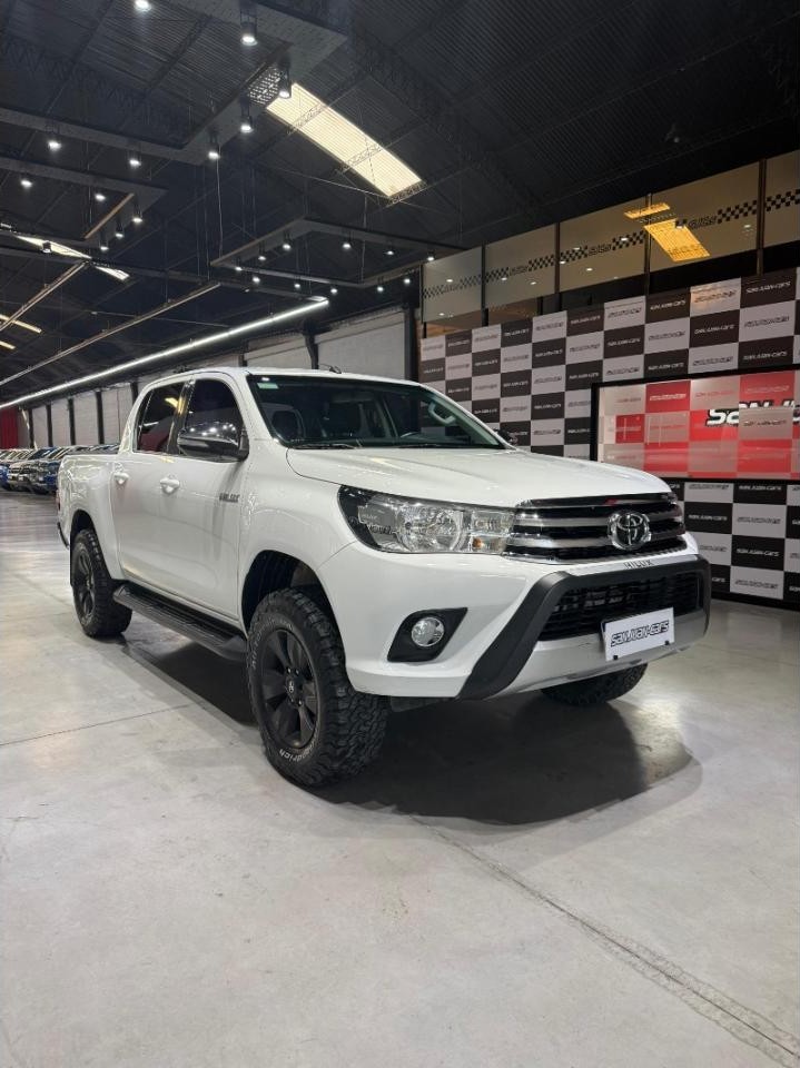 Toyota Hilux 2.8 Tdi Srv 4x2 6 Mt 2017 Unica Dueña (con 90 Milkm)