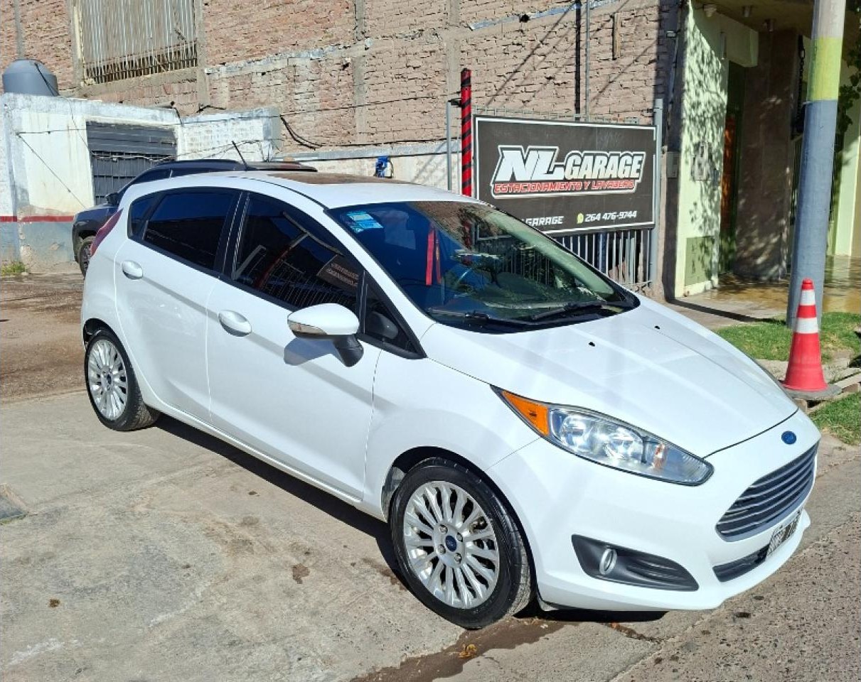 Ford Fiesta Kinetic Se Plus 2014