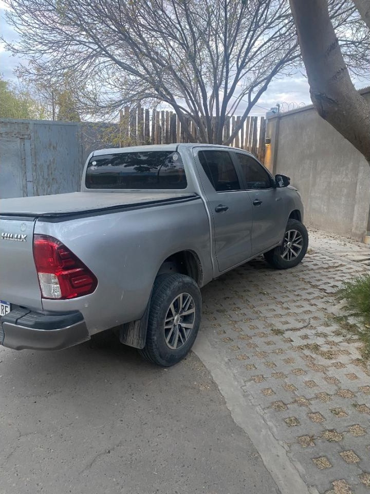 Toyota Hilux S.r 4x2 2.4