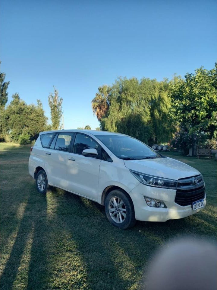 Toyota Innova Automática 2018 8 Asientos