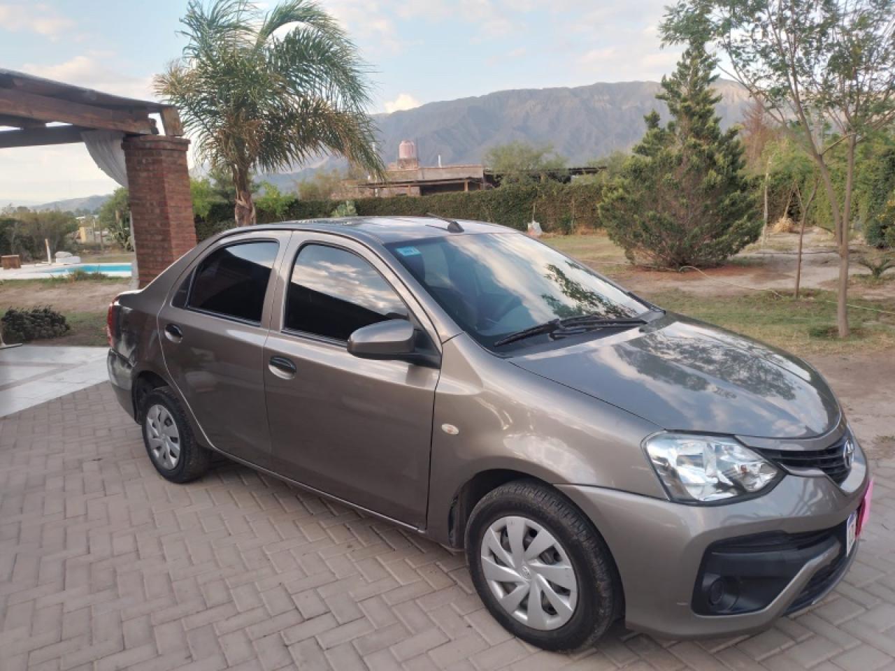 Vendo Etios Modelo X, $15.500.000