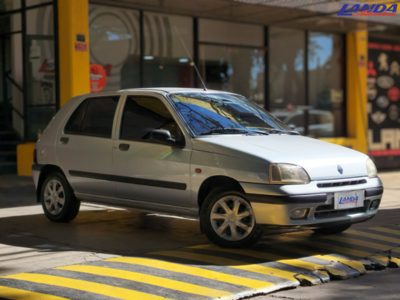 ๐ Renault Clio (inmaculado) |๐ข 150.000km |๐
1997