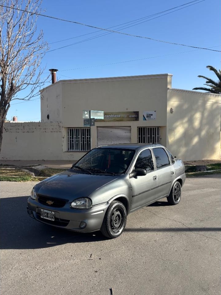 Chevrolet Corsa Lt 2010