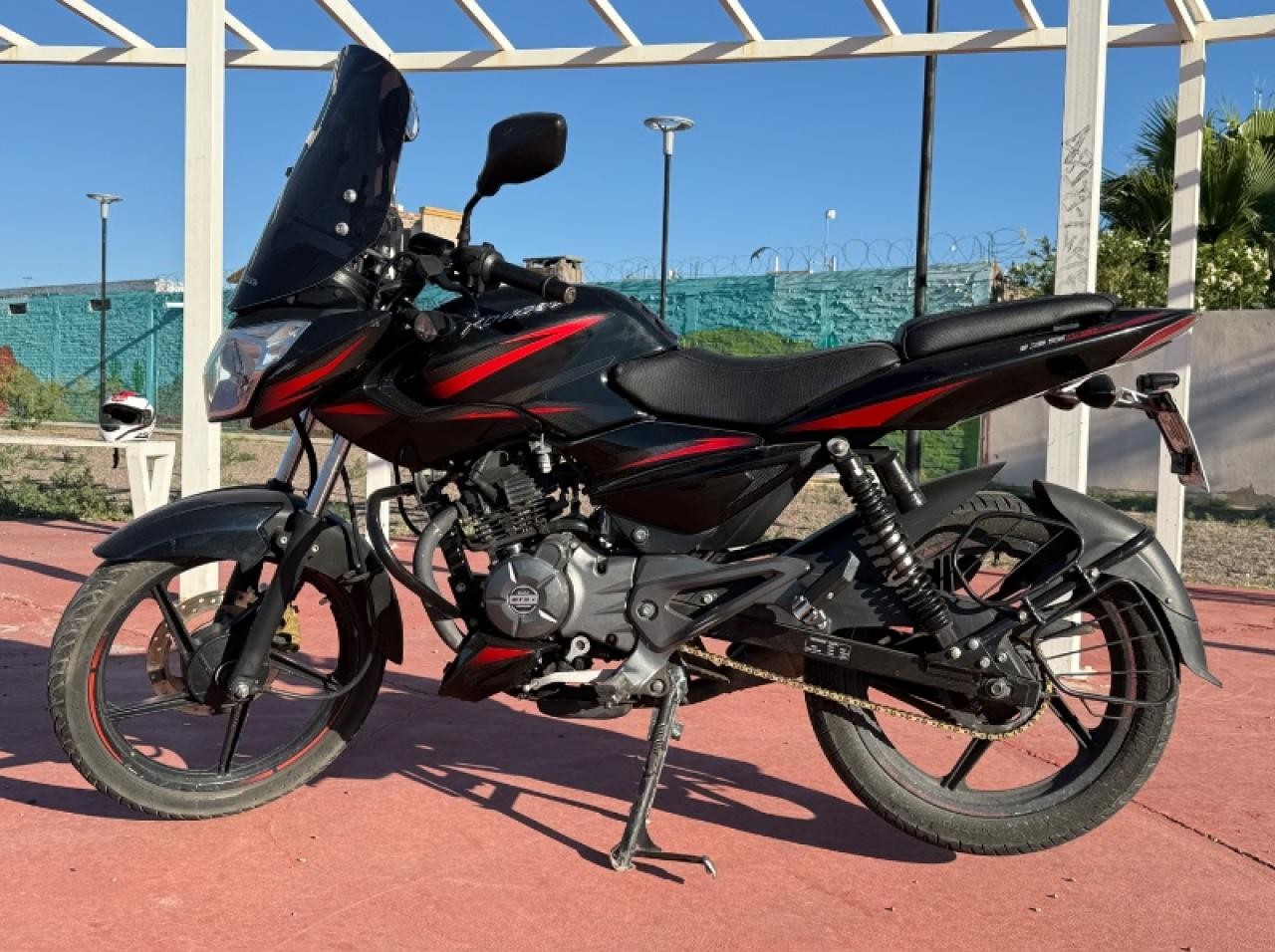 Bajaj Rouser 135 Ls