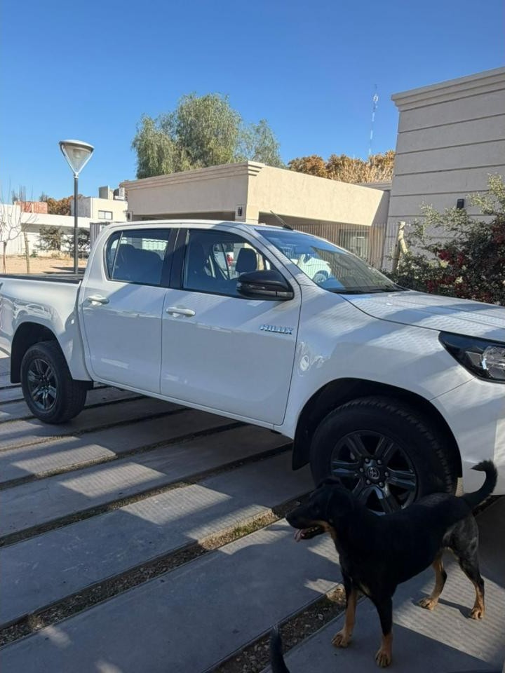 Toyota Hilux Sr 2.8 2025 Manual 26.000 Km 4x4