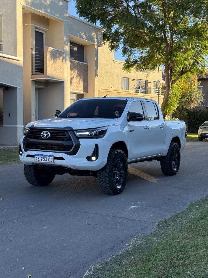 Toyota Hilux Sr 2.8 4x4 Manual 2021