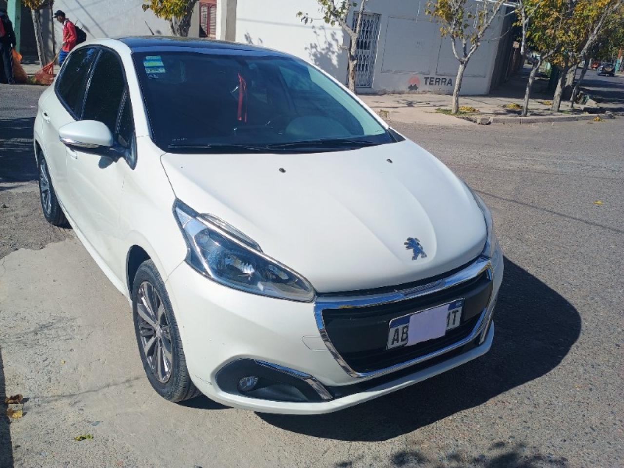 Peugeot 208 Allure 2017// 68.000 Km// Financiacion