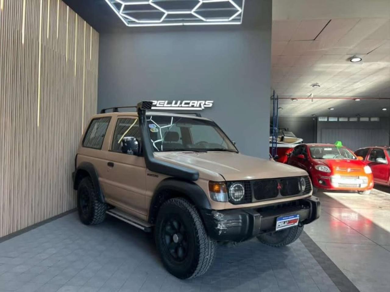Mitsubishi Montero Metal Top 1993