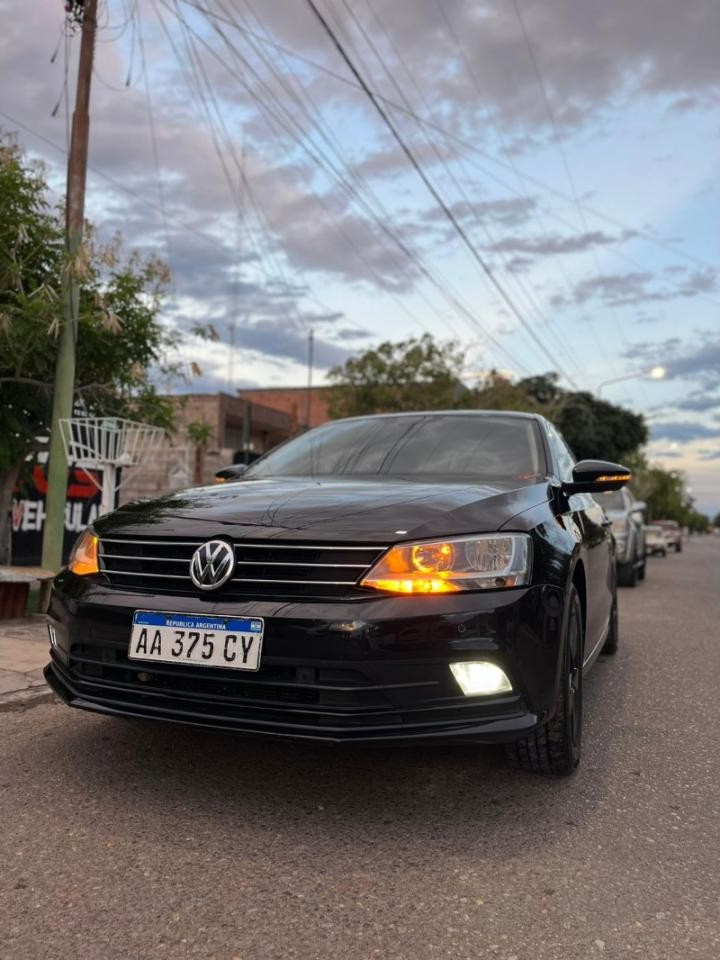 Volkswagen Vento 2.5 Luxury Mod: 2016 Mt