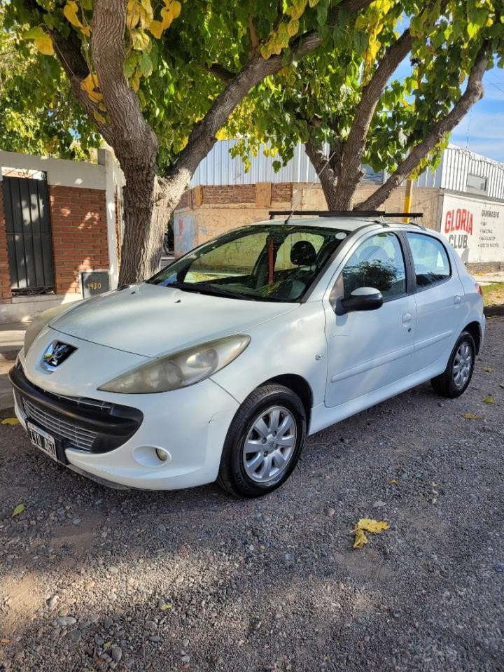 Peugeot 207 1.9 2010