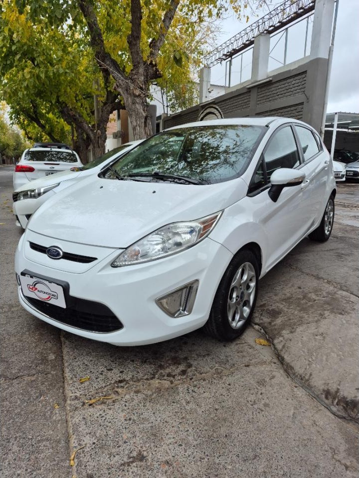Ford Fiesta Kinetic Design Titanium 2013