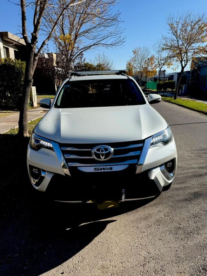 Toyota Hilux Sw4 4x4 Srx 2.8 Tdi 6 At 7ª 2019 98500 Km, único Dueño. Accesorios, Todos Los Servicios Realizados En Conc