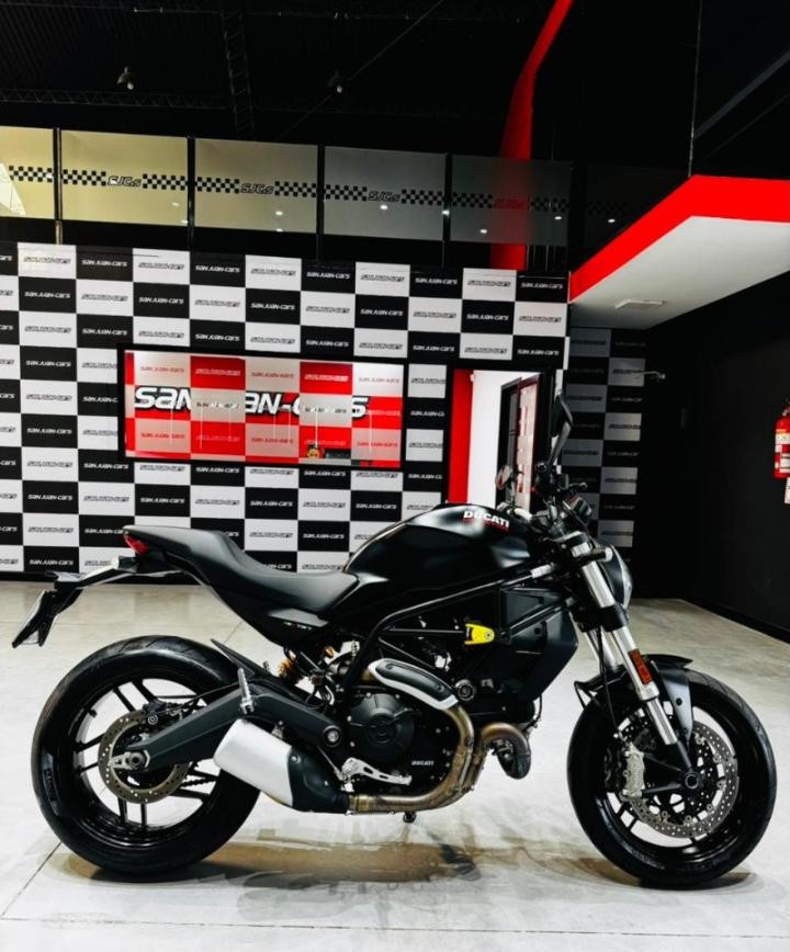 Ducati Monster 797, Año 2017 (con 3 Mil Km) Unico Dueño