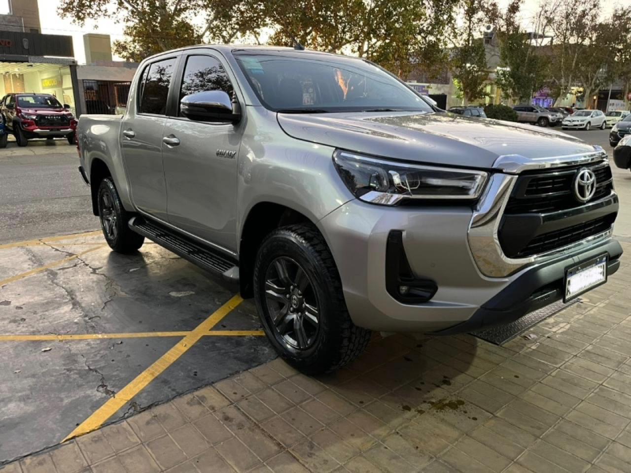 Vendo Toyota Hilux 4x2 Srv At 2023