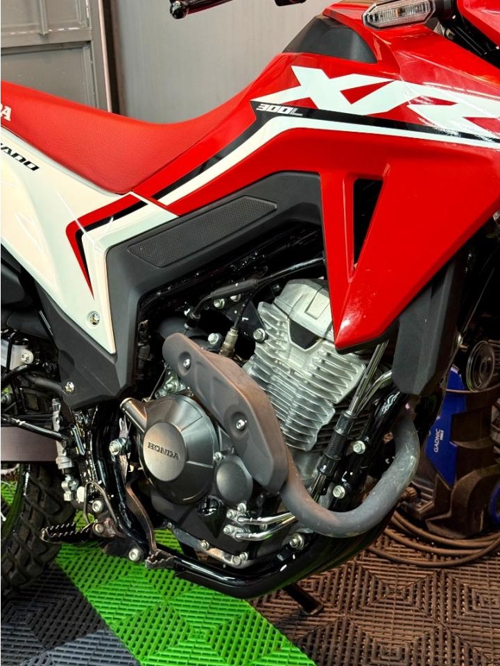 Moto Tornado 300