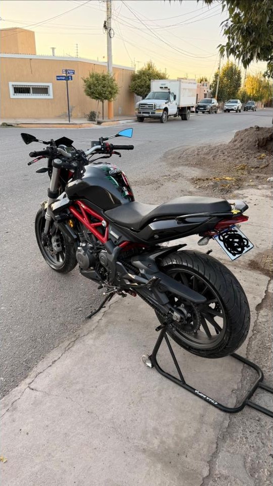 Benelli Tnt 300