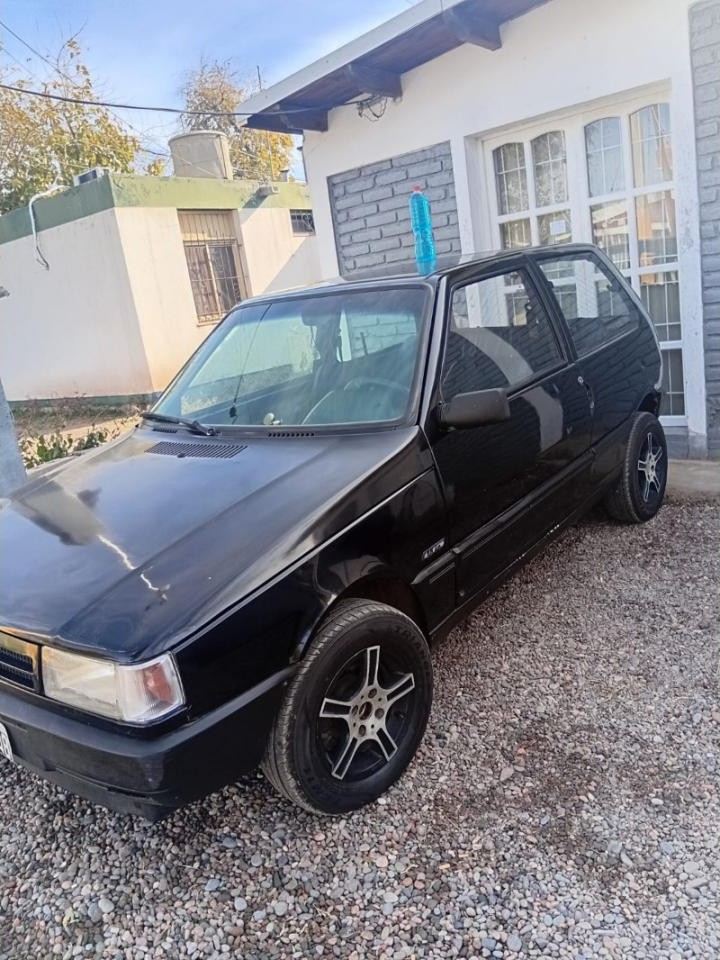 Fiat Uno Modelo 93 , Titular