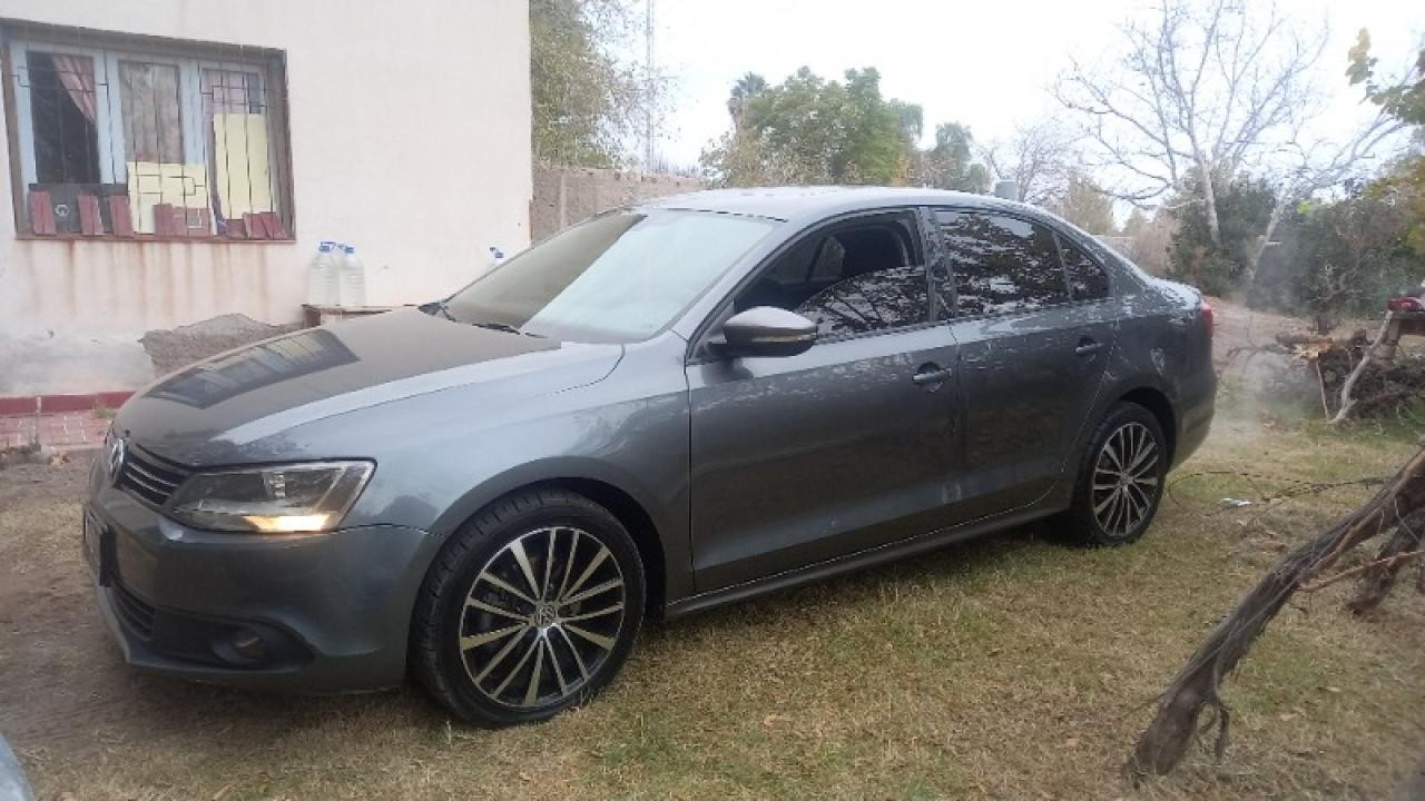 Volkswagen Vento Luxiry Nafta Impecable Permuto