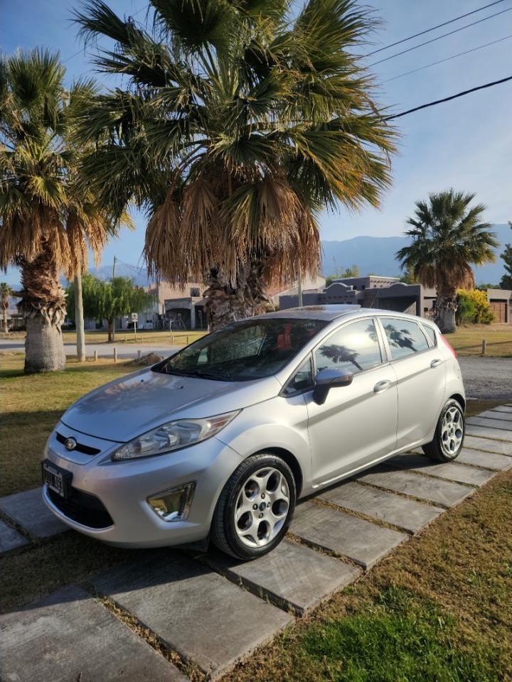 Ford Fiesta Kinetic Titanium 2011