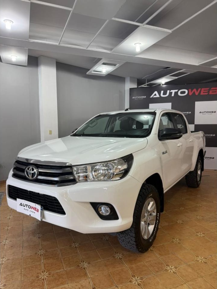 Toyota Hilux Sr 4x4 Mt 2018 Unica Con 32.000km