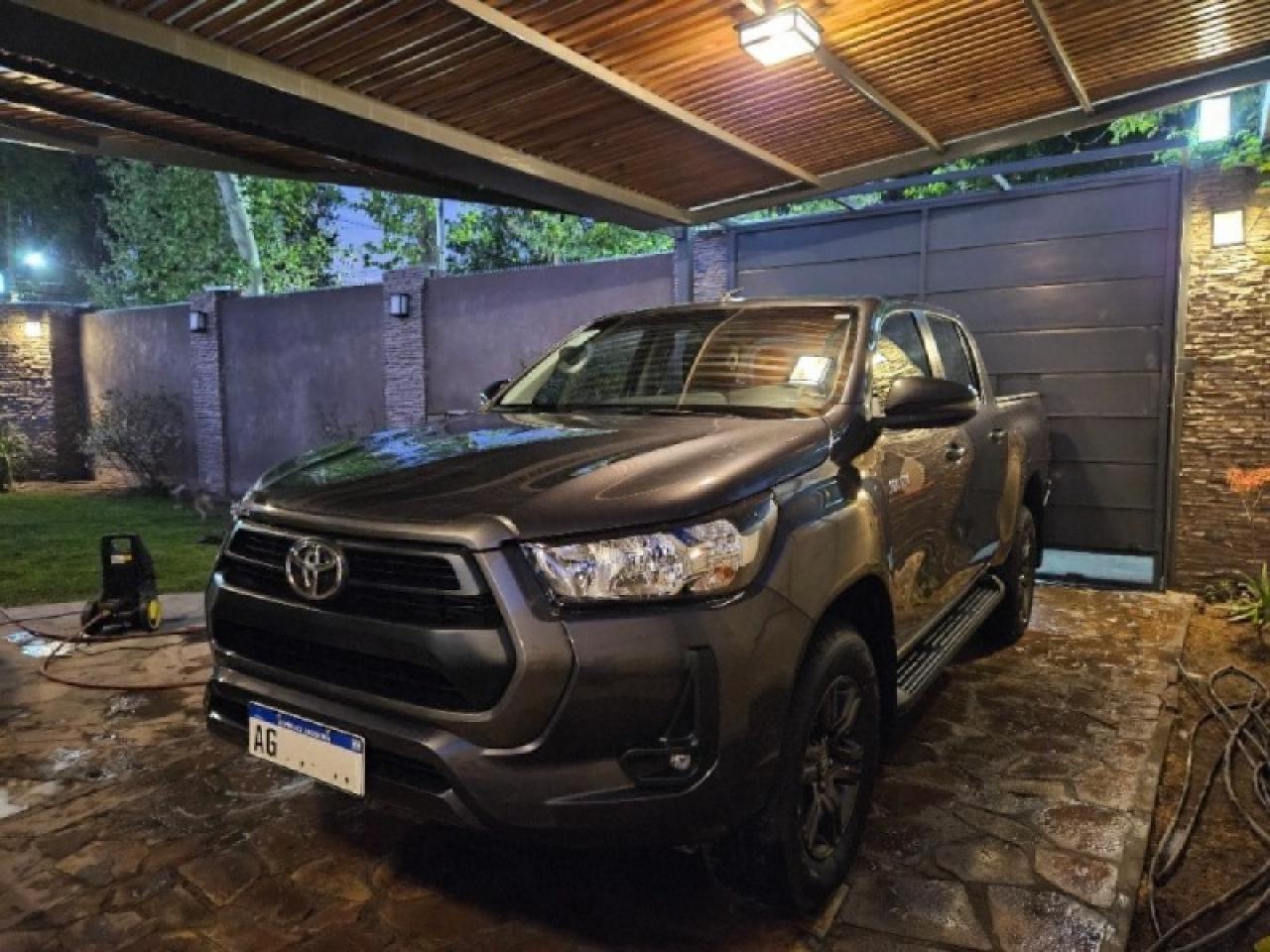 Toyota Hilux Sr 2023 Con 21.000 Kms. - Primera Mano