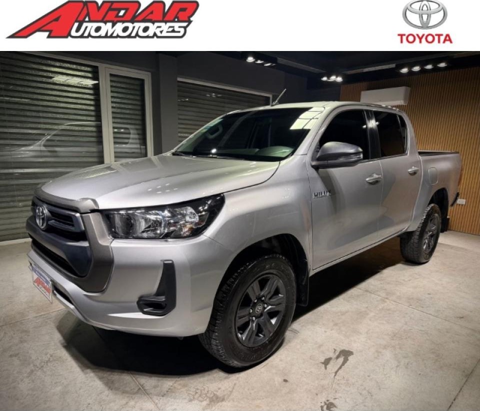 Toyota Hilux Sr 4x2 Mt 2023