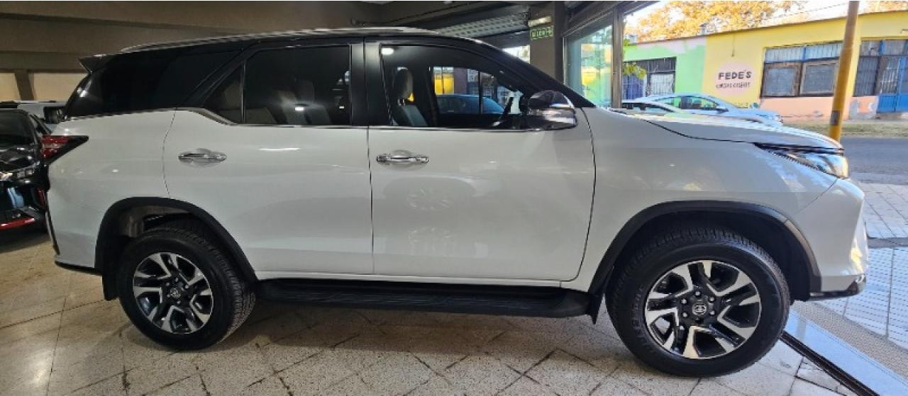 Toyota Sw4 2.8 Tdi Diamond Ii 6at 7as  16000km 2025