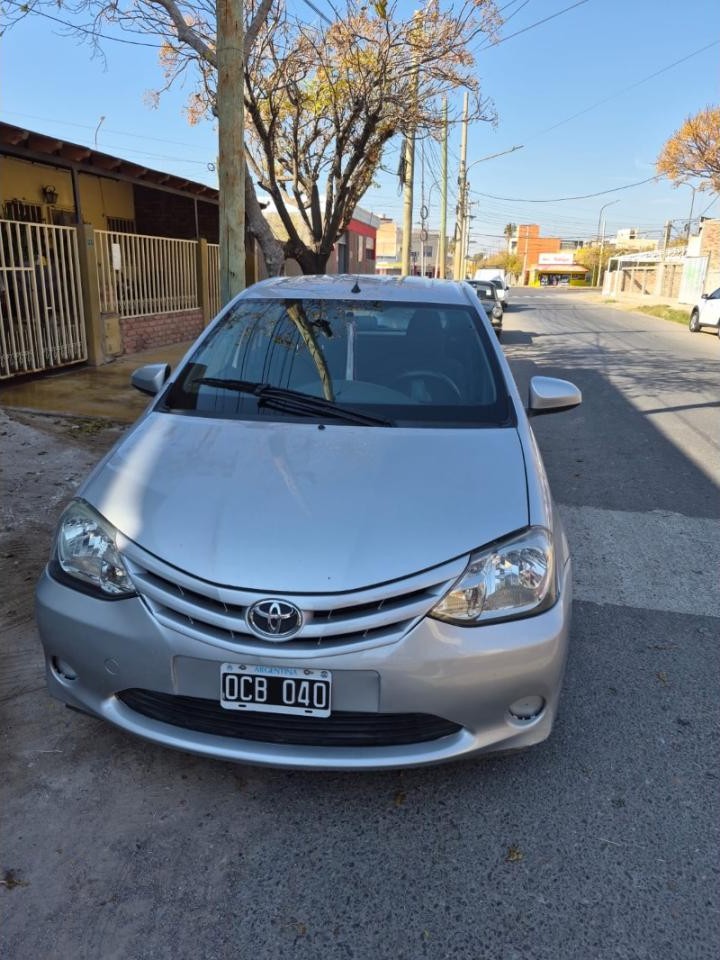 Toyota Etios 1.5 5 Ptas 2014 Xs
