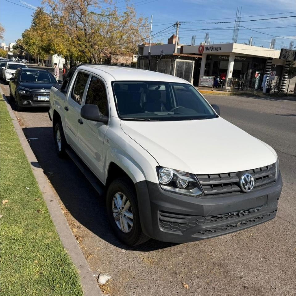 Volkswagen Amarok Trendline 4x2 2022 30.000km Unica Mano, Con Jaula, Lona Y Estribos, Nueva. Impecable
