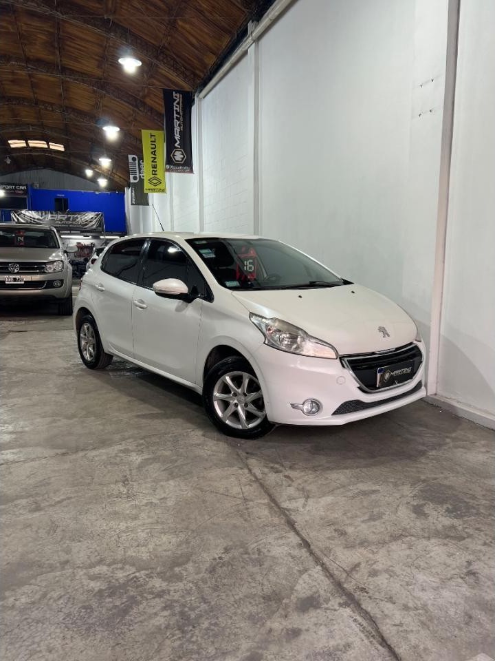 Peugeot 208 Allure Con Nav