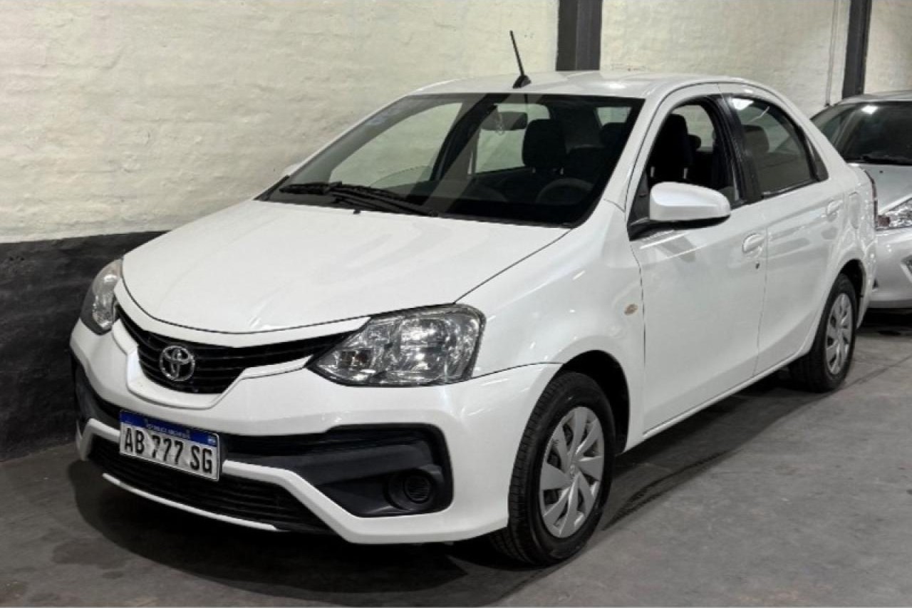 Toyota Etios Xls 2017 Con Gnc Excelente Estado