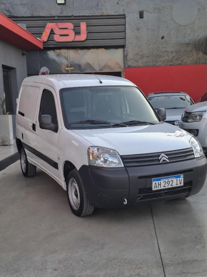 Citroën Berlingo Furgon 1.6 Hdi  Bussines 2025 Tan Solo 10000km