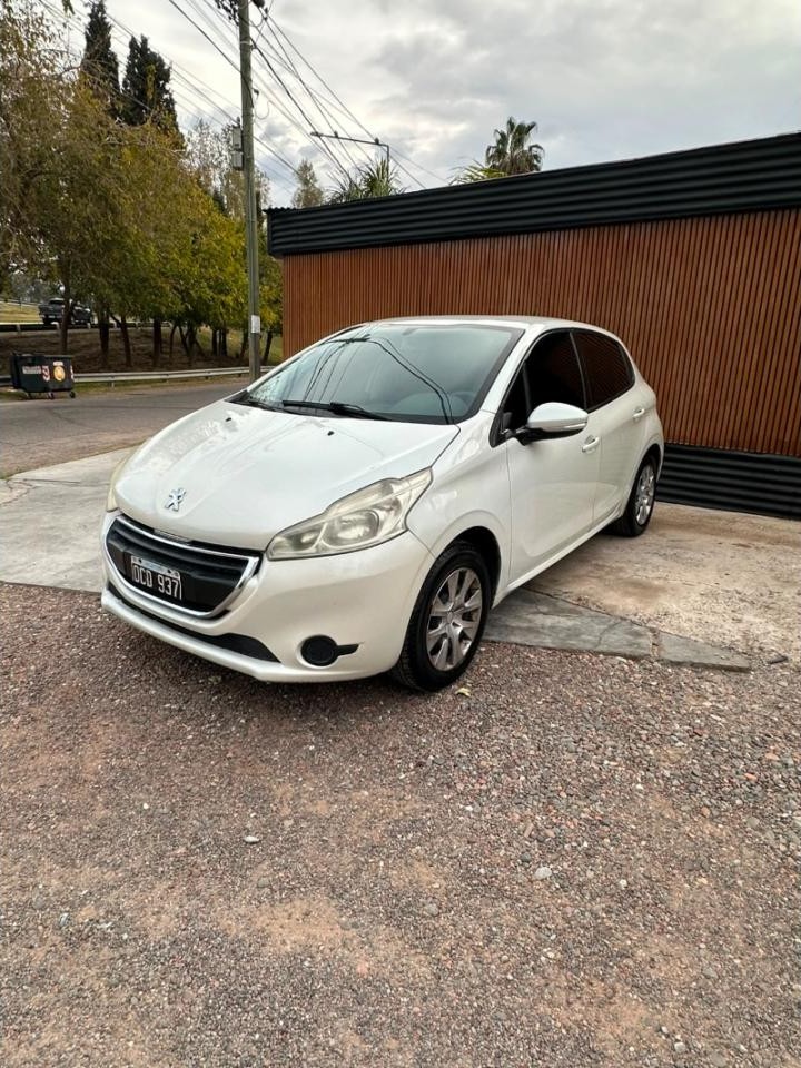 Peugeot 208 Active. Impecable